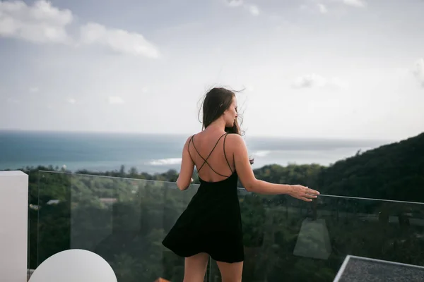 Beautiful Girl Dress Resting Luxury Villa Pool Wine Hat Taking — Stock Photo, Image