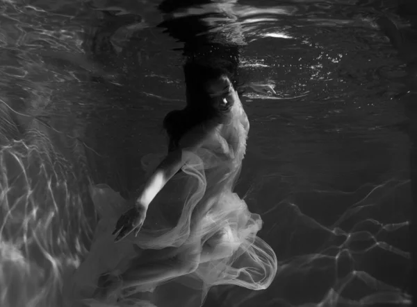 Girl Long Dark Hair Swims Underwater Pink Dress Crown Her — Stock Photo, Image