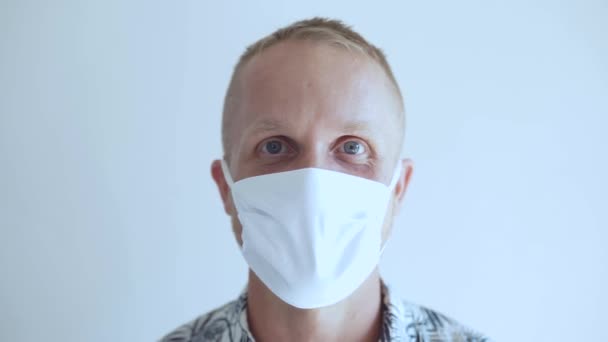 Jongeman Verdedigt Zich Tegen Het 2020 Virus Coronavirus Andere Infecties — Stockvideo