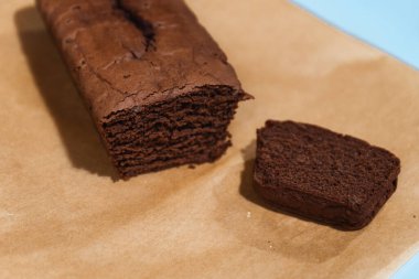 Şekerleme - natürmort. Kurabiyeler, fırın ürünleri, mandalinalar, yumurtalar. Tatlı ve tatlı pişiriyorum. Şeker ve kafe. Çöreğe kahve ya da çay. Yiyeceklerle yaşam