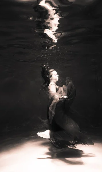 Beautiful Girl Underwater Red Dress Swims Pool Tenderness Elegance Bubbles — Stock Photo, Image