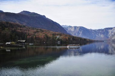 Bir gün göl Bohinj, Slovenya