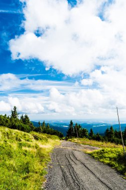 Aşağı yeri Labska Louka giden yol