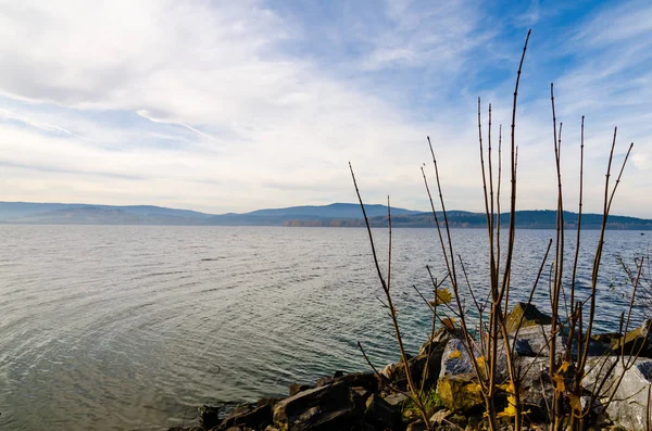 Orilla del Lago Lipno en otoño — Foto de Stock