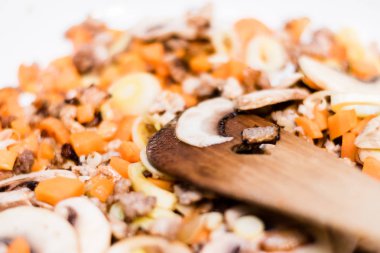 Pişirme pan kavrulmuş sebze