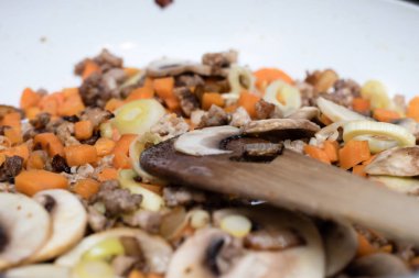 Pişirme pan kavrulmuş sebze