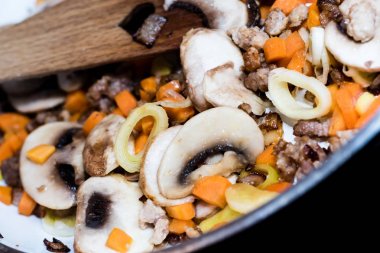 Pişirme pan kavrulmuş sebze