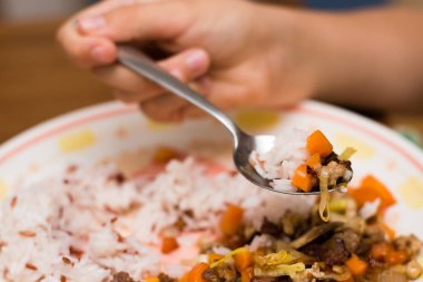 Kavrulmuş sebze yemek