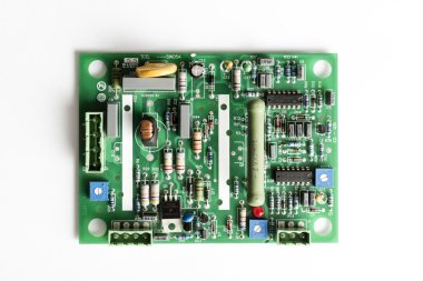 Beyaz arka plan üzerinde elektronik Pcb board