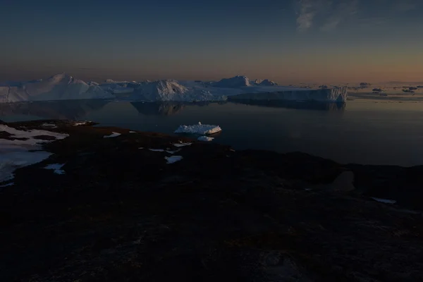 Inuits staden Ilulissat och isberg, Grönland — Stockfoto