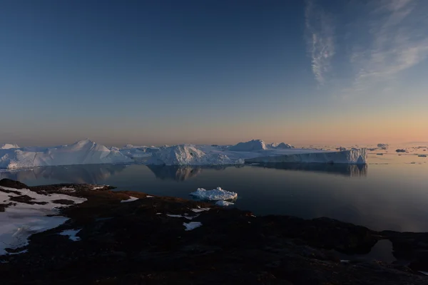 Inuits staden Ilulissat och isberg, Grönland — Stockfoto