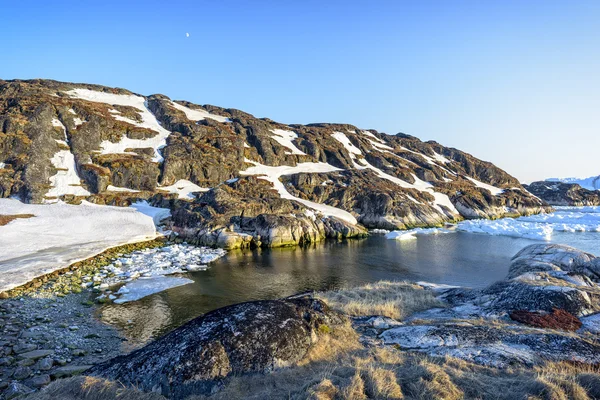 Riesige Eisberge auf dem arktischen Ozean vor Grönland — Stockfoto