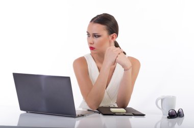 güzel genç kadın iş yerinde