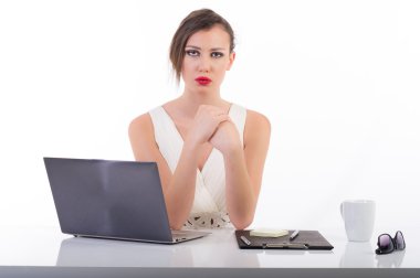 güzel genç kadın iş yerinde