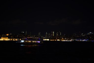 Istanbul boğazı ve gece köprü