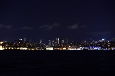 Istanbul boğazı ve gece köprü