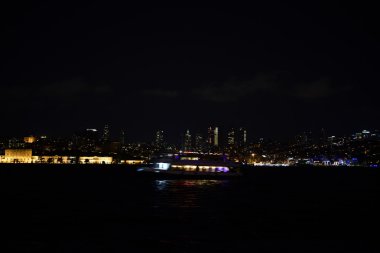 Istanbul boğazı ve gece köprü