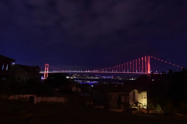 Κωνσταντινούπολη Βόσπορος και γέφυρα τη νύχτα — Φωτογραφία Αρχείου