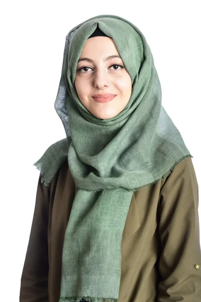 Porträt einer jungen muslimischen Frau mit Modeschal — Stockfoto