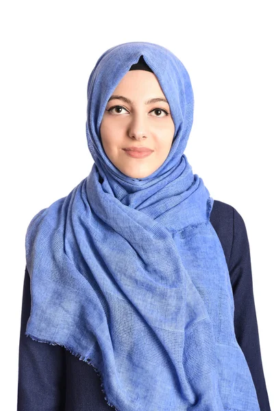 年轻的穆斯林女性的时尚围巾的肖像 — 图库照片