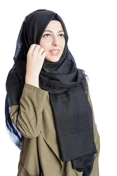 Πορτρέτο του ένα νεαρό μουσουλμάνες με κασκόλ της μόδας — Φωτογραφία Αρχείου