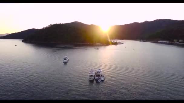 Luchtfoto Video schieten van de boot op de zee Stok Video — Stockvideo