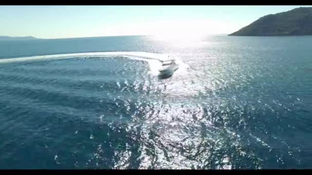 Tournage Vidéo Aérienne du bateau sur la mer Stok Vidéo — Video