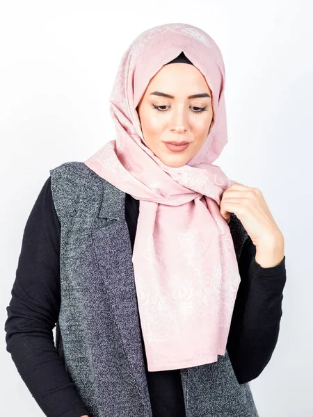 Beautiful young fashion muslim business women — Stock Photo, Image