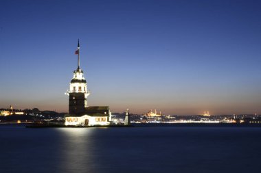 Kız Kulesi Istanbul boğazı üzerinde