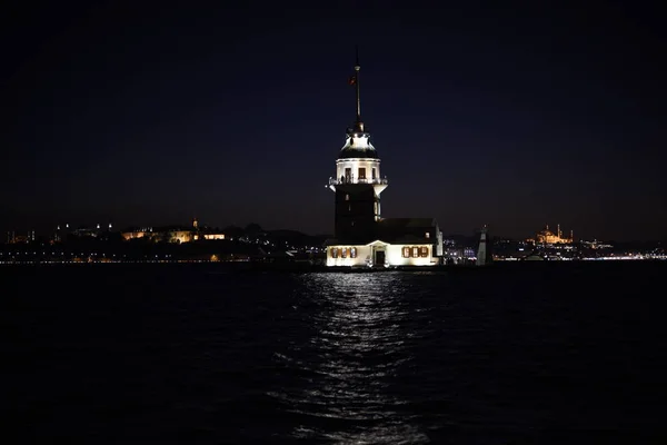 Mädchenturm am Bosporus von Istanbul — Stockfoto