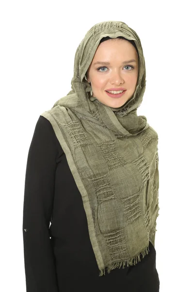 Schöne junge elegante muslimische Frauen Porträt — Stockfoto