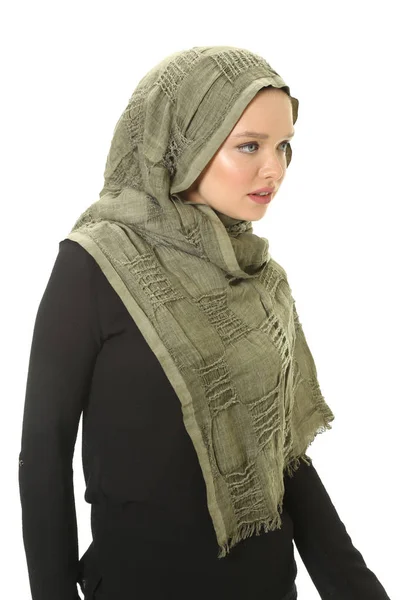 Bonito jovem elegante muçulmano mulheres retrato — Fotografia de Stock
