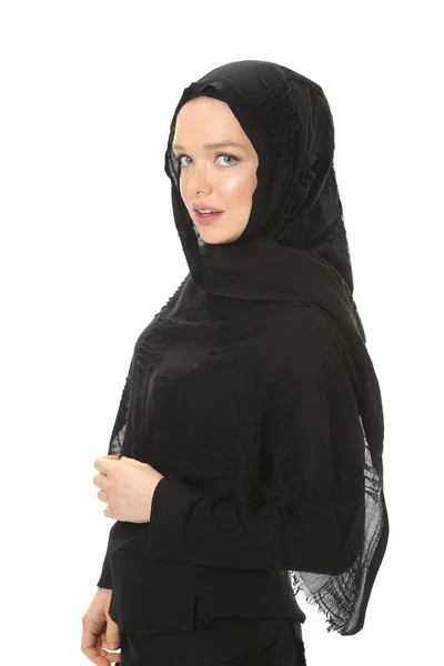 Belas jovens mulheres muçulmanas com cachecol no estúdio — Fotografia de Stock