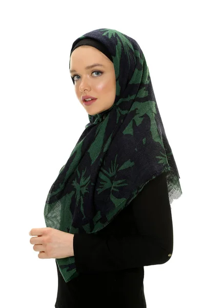 Young beautiful muslim women with scarf — Stock Photo, Image