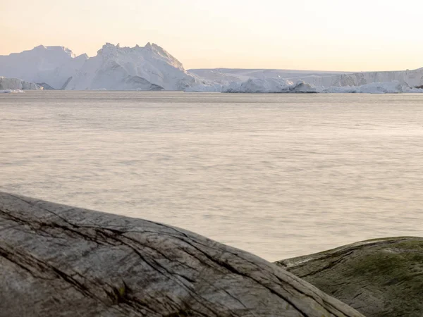 Iceberg antártico na neve — Fotografia de Stock