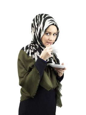 Genç Müslüman kadınlar eşarp ile poz