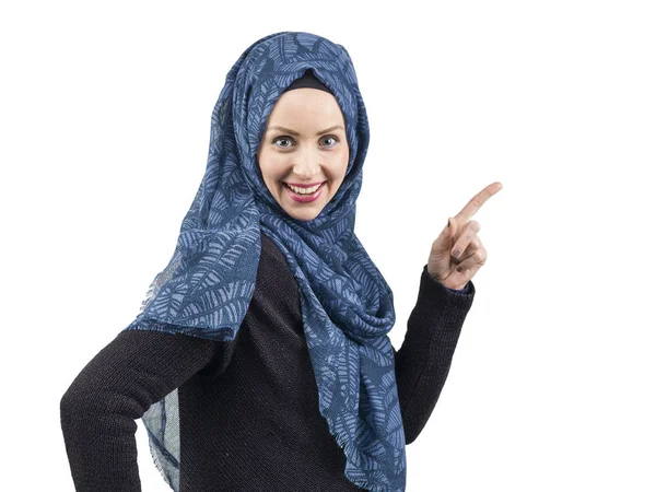 Junge muslimische Frauen Porträt mit Schal — Stockfoto