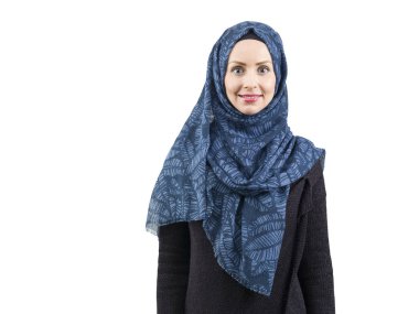 Genç Müslüman kadınlar Studio eşarp ile poz