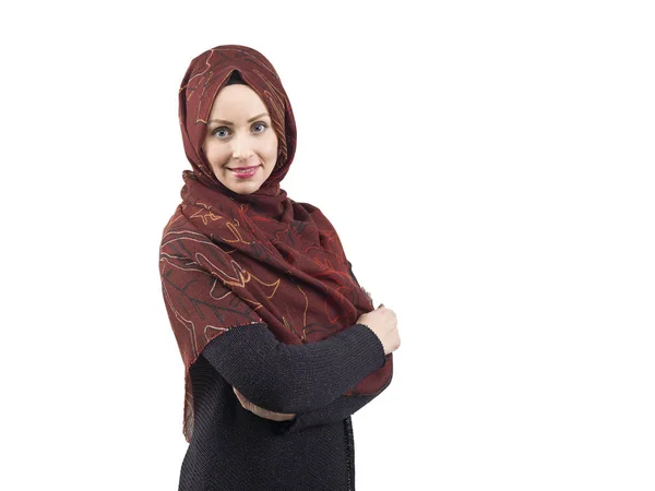 Młodych muzułmańskich kobiet pozowanie Studio z szalik — Zdjęcie stockowe