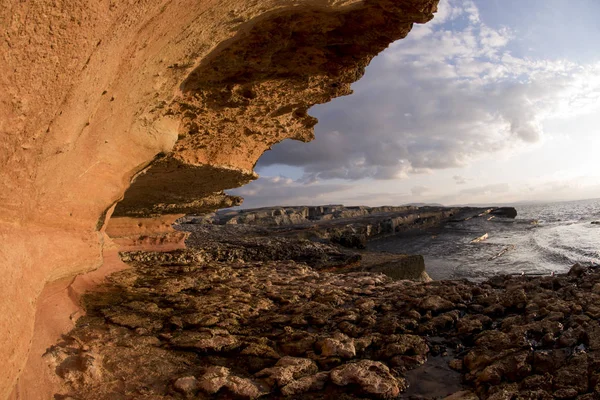 Longa exposição em rochas e mar — Fotografia de Stock