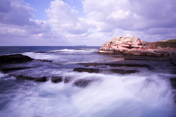 Long exposure shot on rocks and sea — Stock Photo, Image