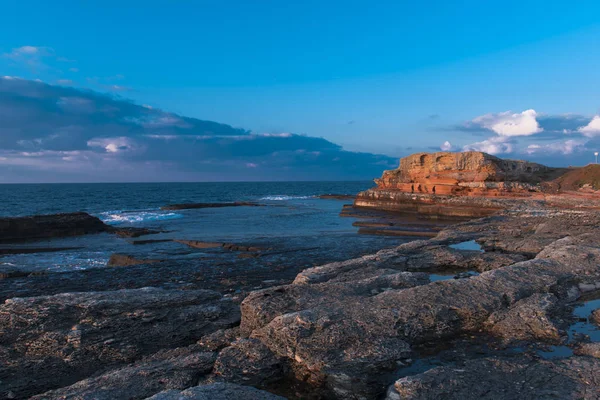 Long exposure shot on beautiful rocks forms and sea — Stock Photo, Image