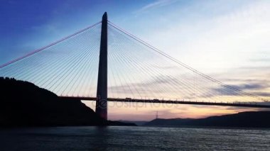 Yeni Istanbul boğazı Yavuz Sultan Selim köprüsü üzerinde güzel gün batımı