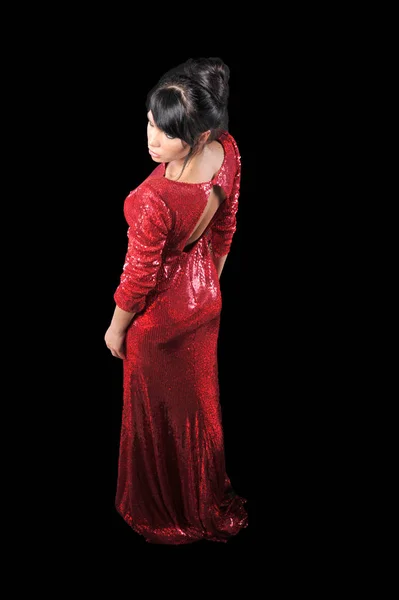 Gyönyörű fiatal barna nő pózol, piros divat ruha — Stock Fotó