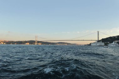 İstanbul Boğaz Turu günbatımı zamanı gemide tarafından