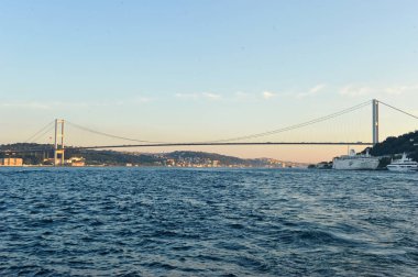 İstanbul Boğaz Turu günbatımı zamanı gemide tarafından