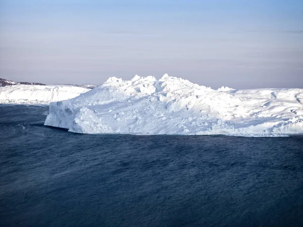Арктические ледники с лодки — стоковое фото