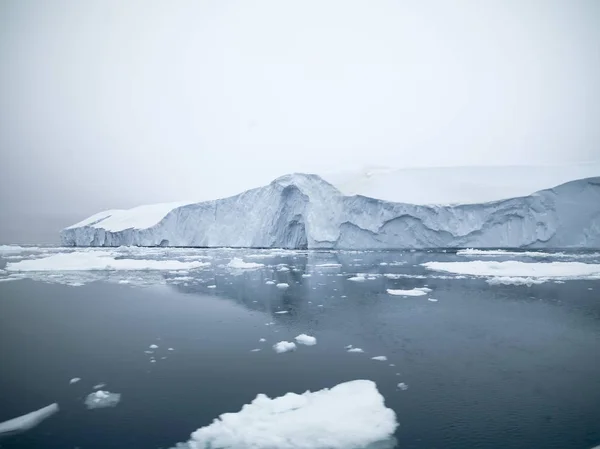 Glaciers énormes du bateau — Photo