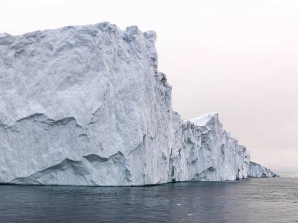 Enormes icebergs en el océano Ártico Groenlandia glaciar —  Fotos de Stock