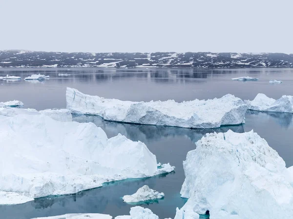 Buzdağları Grönland Kuzey Buz Denizi üzerinde — Stok fotoğraf